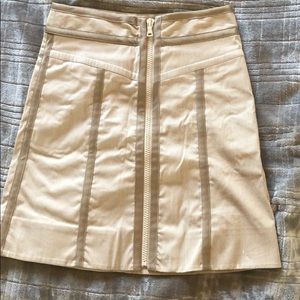 Skirt that zips in the front